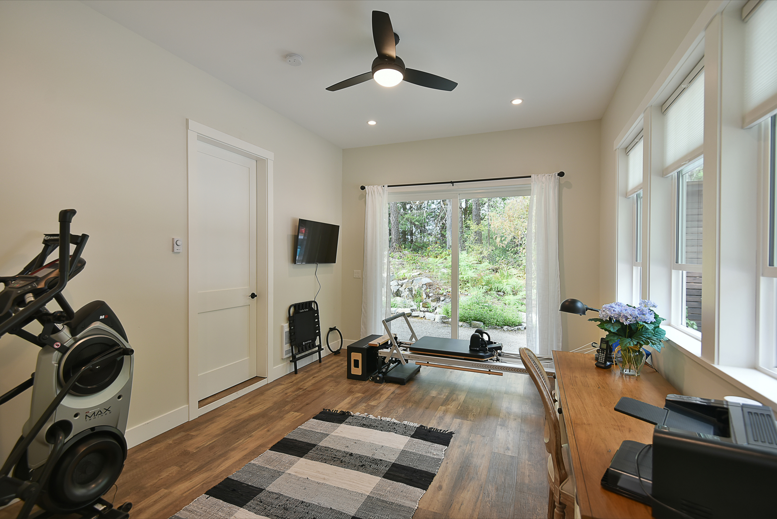 893 Eutierria Lake House image